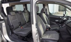 Myös taksin tilat ovat mukavat kaikille 6:lle matkustajalle